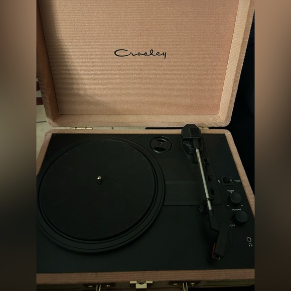 Crosley Urban Outfitters Rose Pink Corduroy W/Gold Hardware Vinyl Record Player - Picture 1 of 10